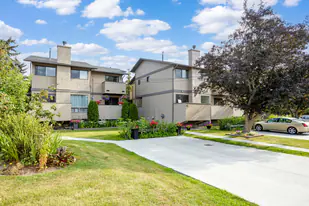 5803 Bow Cres NW in Calgary, AB - Building Photo
