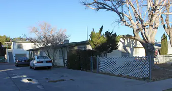 44249 N Beech Ave in Lancaster, CA - Building Photo