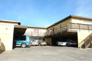 1017 N Sanborn Rd in Salinas, CA - Building Photo