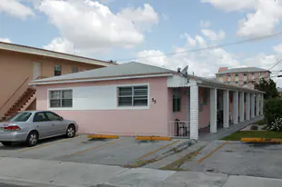 55 E 8th St in Hialeah, FL - Building Photo