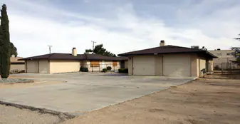 15821 Serrano Rd in Apple Valley, CA - Building Photo