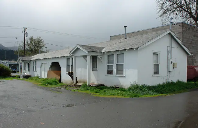173 E Everett Ave in Sutherlin, OR - Foto de edificio - Building Photo