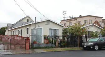 459-463 1/2 E 29th St in Los Angeles, CA - Building Photo