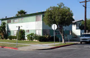230 E Hazel St in Inglewood, CA - Building Photo