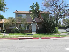 10040 Pomering Rd in Downey, CA - Building Photo