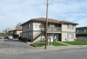 595 E 7th St in Gilroy, CA - Building Photo