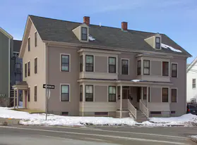 427 5th St in Fall River, MA - Building Photo