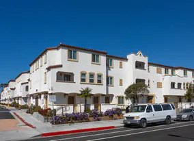 Vista Pacifica in Oxnard, CA - Building Photo