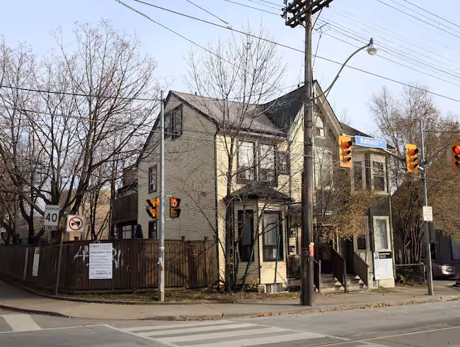 219-221 Bathurst St