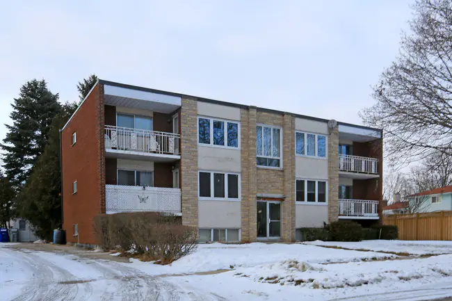 121 Tupper Cres