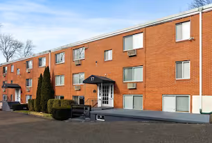 17 Ferris Ave in Norwalk, CT - Building Photo