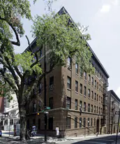 365 E 209th St in Bronx, NY - Building Photo