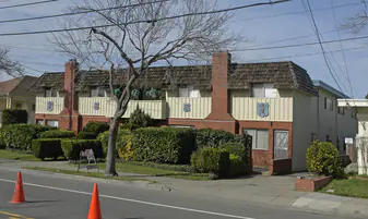 1175 Broadway in Alameda, CA - Building Photo