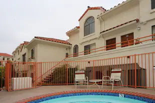 Villa Monaco in Glendale, CA - Building Photo