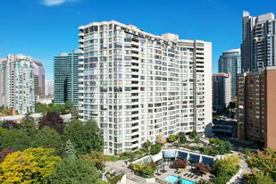 Skyview in Toronto, ON - Building Photo
