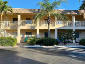 9060 Blind Pass Rd in St Pete Beach, FL - Building Photo