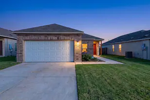 7663 Stud Dr in Elmendorf, TX - Building Photo