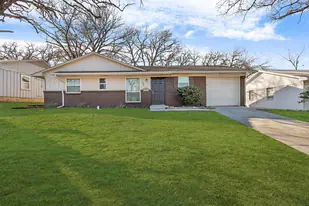 2425 Avis St in Mesquite, TX - Building Photo