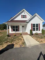 221 Cherokee Dr in Lafayette, TN - Building Photo