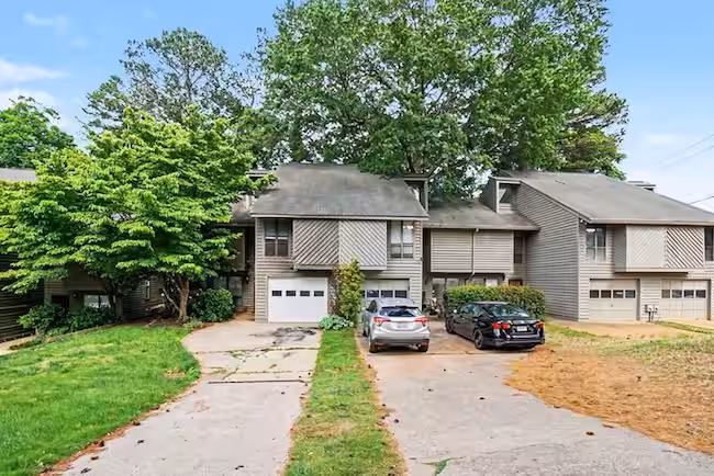 property at 1006 Creatwood Cir