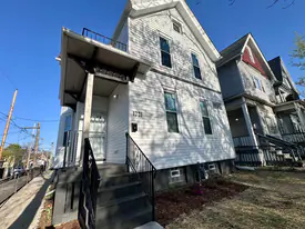 1221 N 24th St in Milwaukee, WI - Building Photo