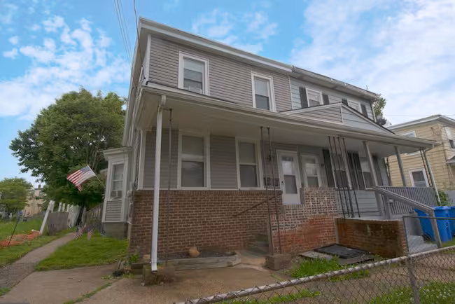 property at 1012 W 3rd St