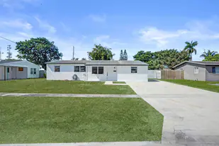 1437 SW 1st Ave in Deerfield Beach, FL - Building Photo
