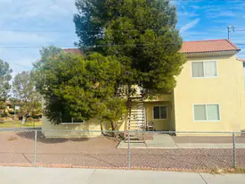 800 E Virginia Way in Barstow, CA - Building Photo