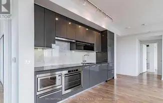 117 McMahon Dr in Toronto, ON - Building Photo