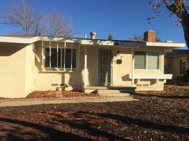 44258 4th St E in Lancaster, CA - Building Photo