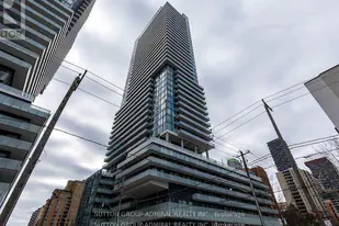 161 Roehampton Ave in Toronto, ON - Building Photo