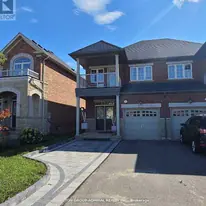 111 Maple Valley Rd in Vaughan, ON - Building Photo