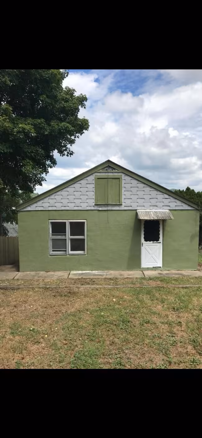 property at 706 1/2 Mason St