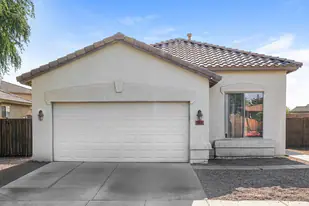 7805 S 68th Dr in Phoenix, AZ - Building Photo