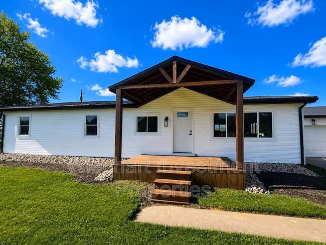 property at 3060 E Main St