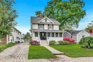 370 E Main St in Manasquan, NJ - Building Photo