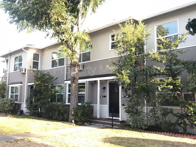 property at 228 E Maple St