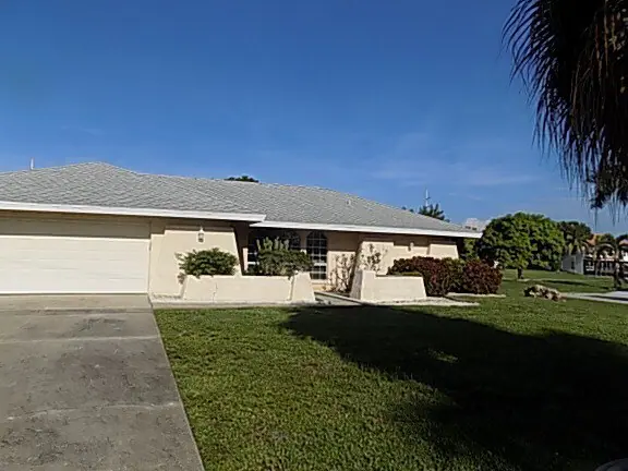 property at 3614 SE 16th Pl
