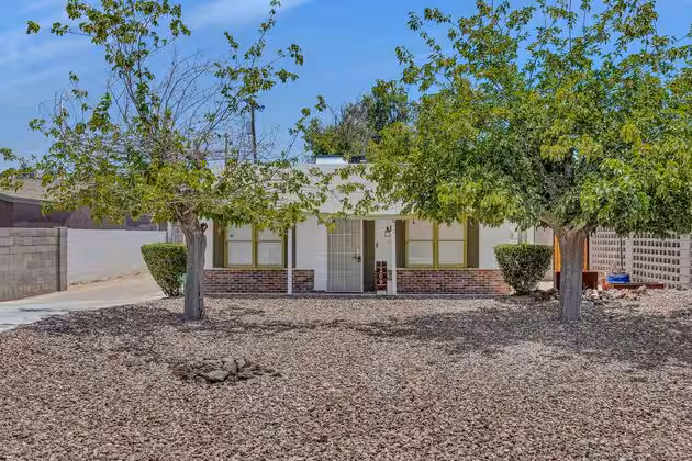property at 1209 E Meadowbrook Ave