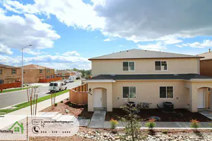 674 Mission De Oro Dr in Redding, CA - Building Photo