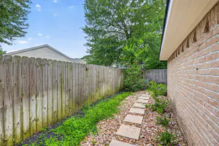 7111 Halfpenny Rd in Houston, TX - Building Photo