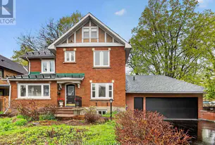 131 Acacia Ave. in Ottawa, ON - Building Photo