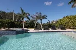 11002 Vanderbilt Dr in Naples, FL - Building Photo