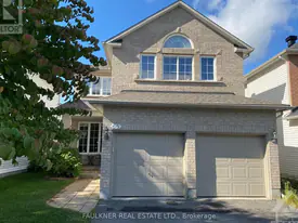 66 Craighall Cir in Ottawa, ON - Building Photo