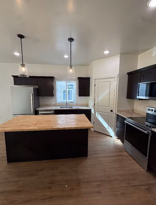 property at 608 N 6th St