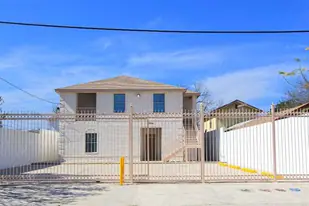 2704 San Agustin Ave, Unit 2 in Laredo, TX - Building Photo