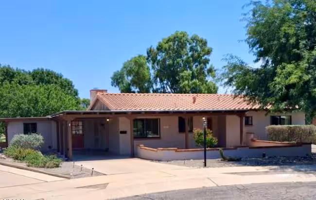 property at 125 E Los Arcos