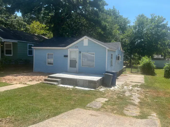 property at 2114 W Long 17th St
