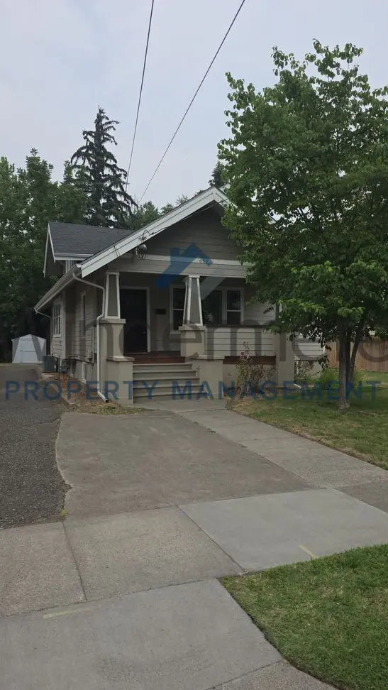 property at 609 E Pleasant St
