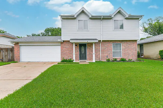 property at 207 Woodvale Dr